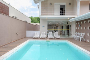 Casa com piscina próxima a praia e natureza em São Sebastião